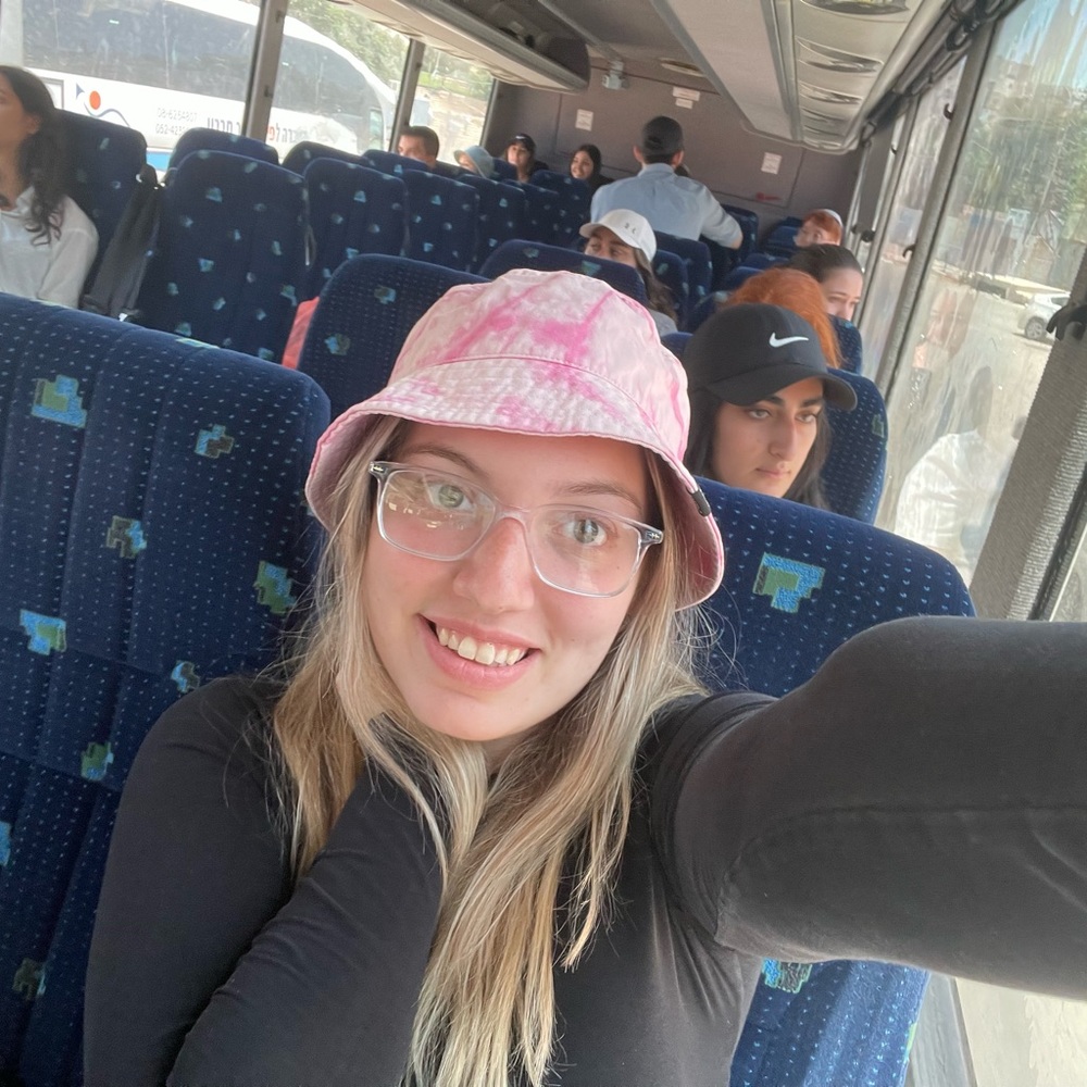 Meet your Posher, Shira